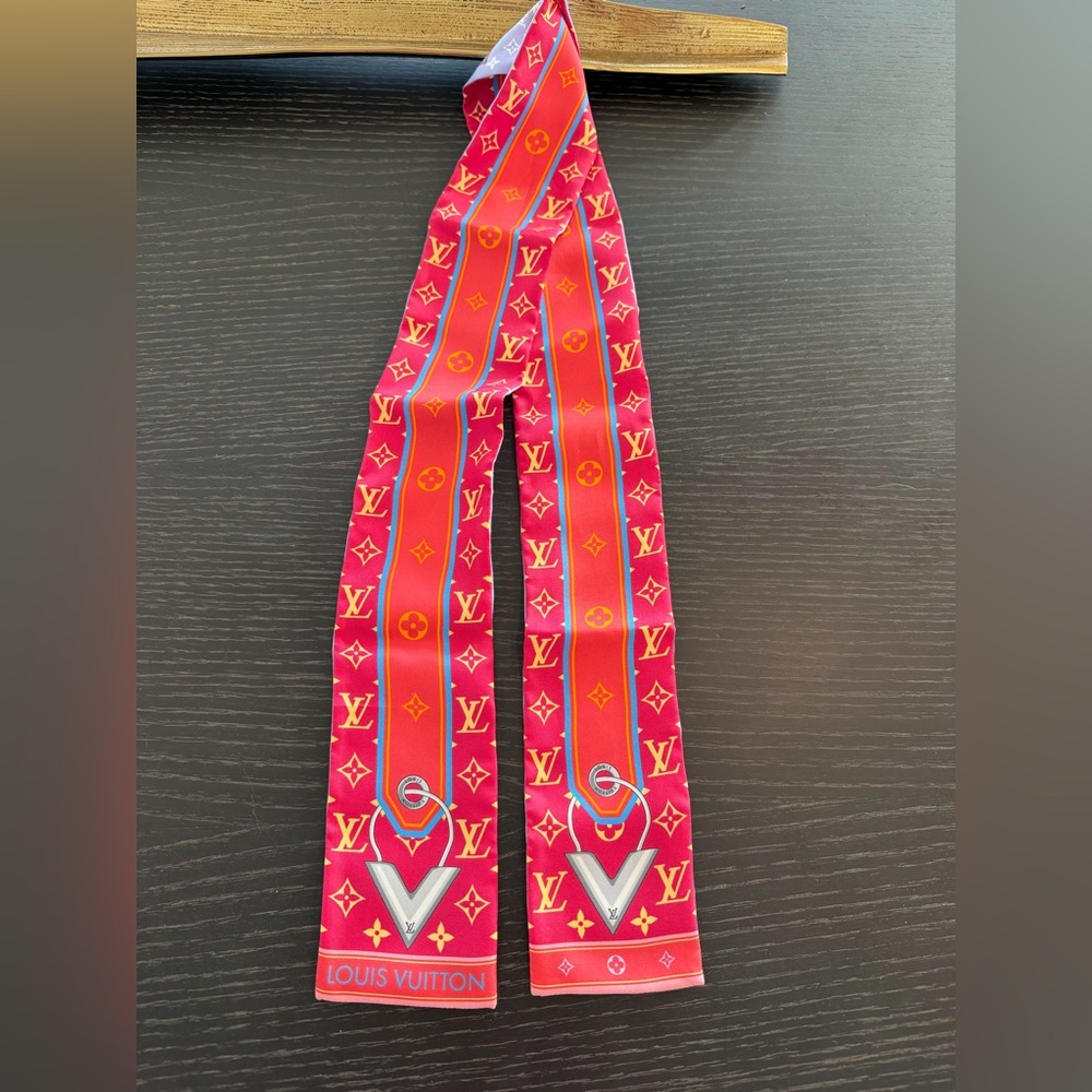 Louis Vuitton lavender and pink bandeau used 1x